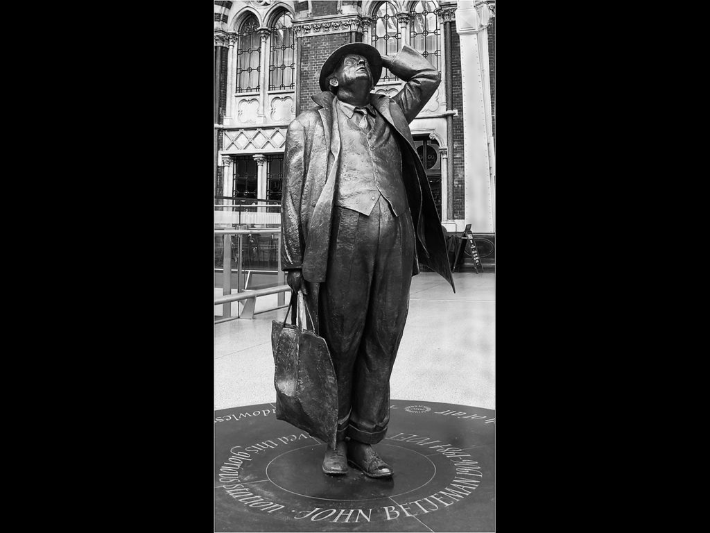 image of the statue of John Benjamin, St Pancras railway station